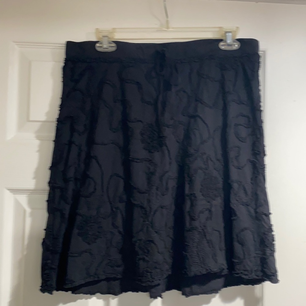 Black embroidery skirt